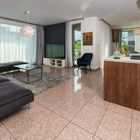 Daire Vertigo Modern 2-bedroom With Parking & Vitosha View *