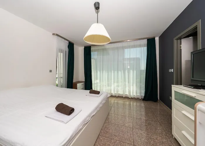 Vertigo Modern 2-bedroom With Parking & Vitosha View * София