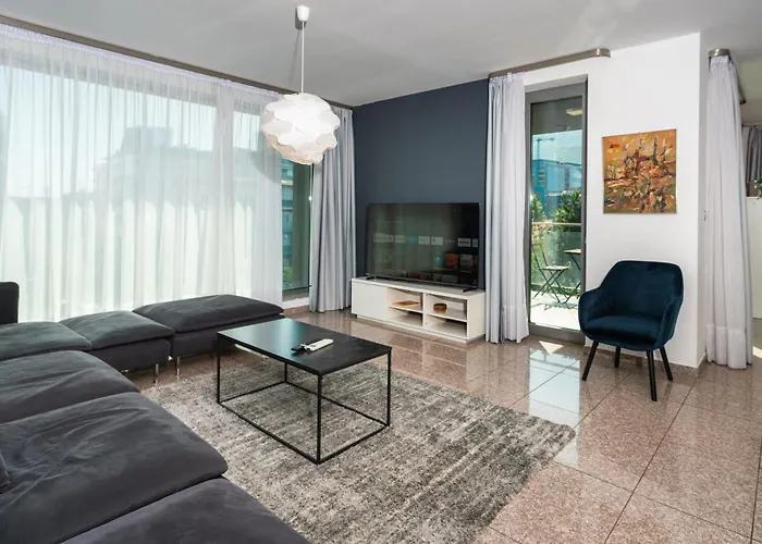 Vertigo Modern 2-bedroom With Parking & Vitosha View * София