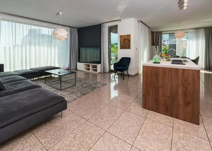 Апартаменты Vertigo Modern 2-bedroom With Parking & Vitosha View *