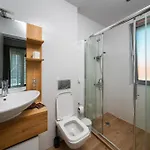 Vertigo Modern 2-bedroom With Parking & Vitosha View Daire Sofya
