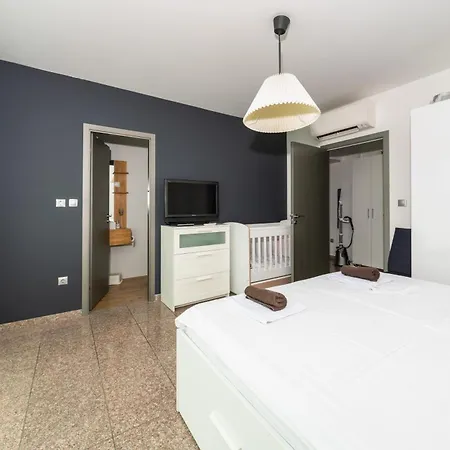 Vertigo Huge 2 Bedrooms Balcony Parking Appartamento *