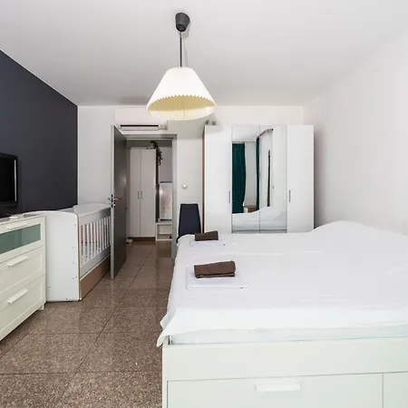 Vertigo Modern 2-bedroom With Parking & Vitosha View