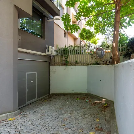 Vertigo Modern 2-bedroom With Parking & Vitosha View Sofía