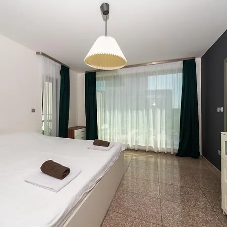 Vertigo Modern 2-bedroom With Parking & Vitosha View * Szófia
