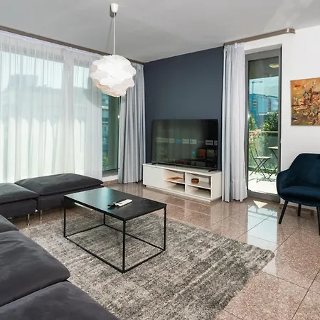 Vertigo Modern 2-bedroom With Parking & Vitosha View * Szófia