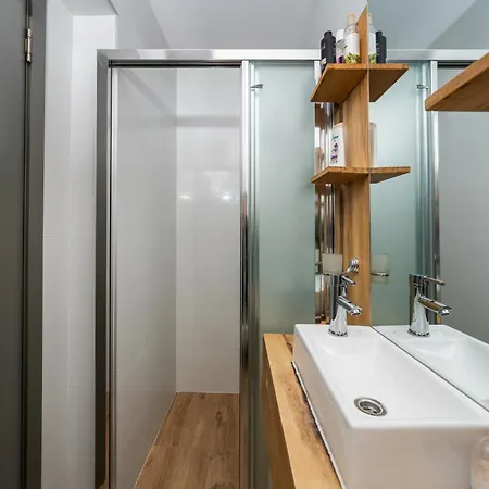 Vertigo Modern 2-bedroom With Parking & Vitosha View Apartamento